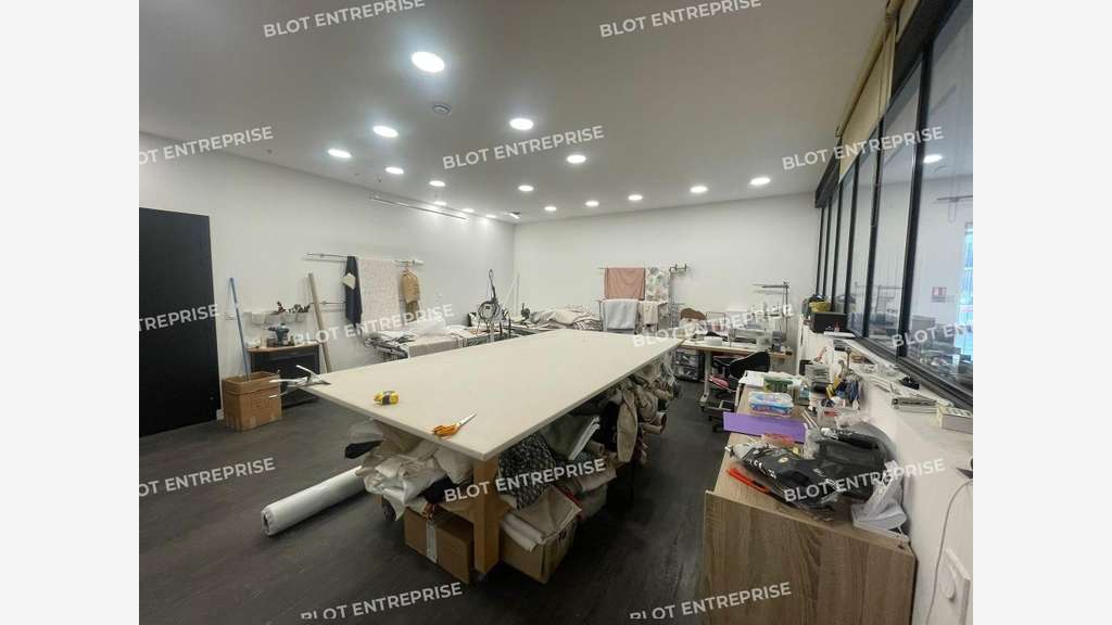 A louer locaux d'activité de 130m² en za Lanvollon