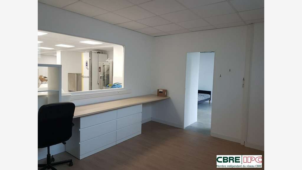 Location local activités 126m² en ZA Larressore