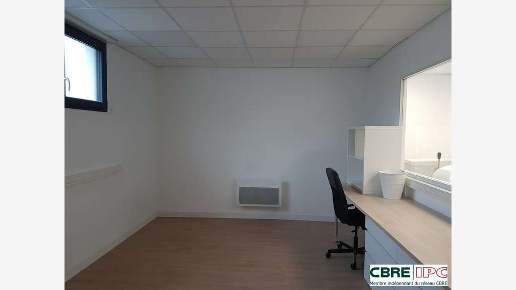 Location local activités 126m² en ZA Larressore