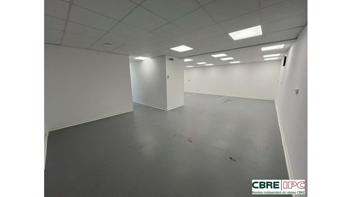 Location local d'activités neuf 246m² à Larressore
