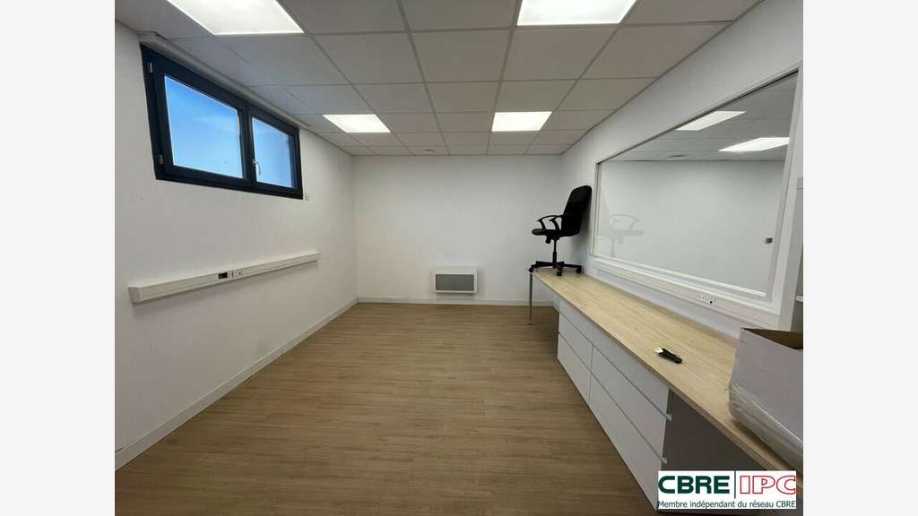 Location local d'activités neuf 246m² à Larressore