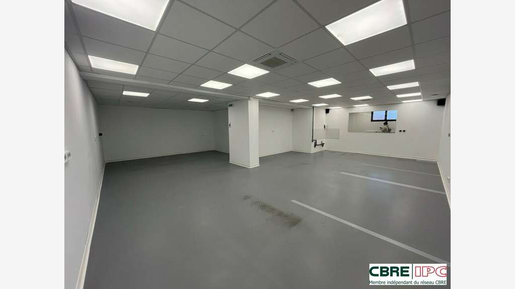 Location local d'activités neuf 246m² à Larressore