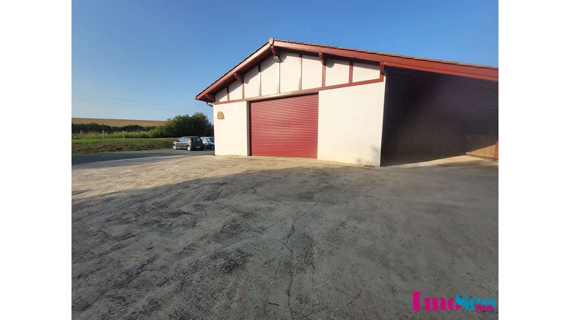 Entrepôt 70m² à louer en ZA à Larressore