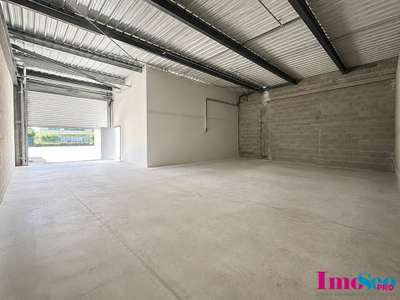 Entrepôt de 170m² à louer en ZA à Latresne