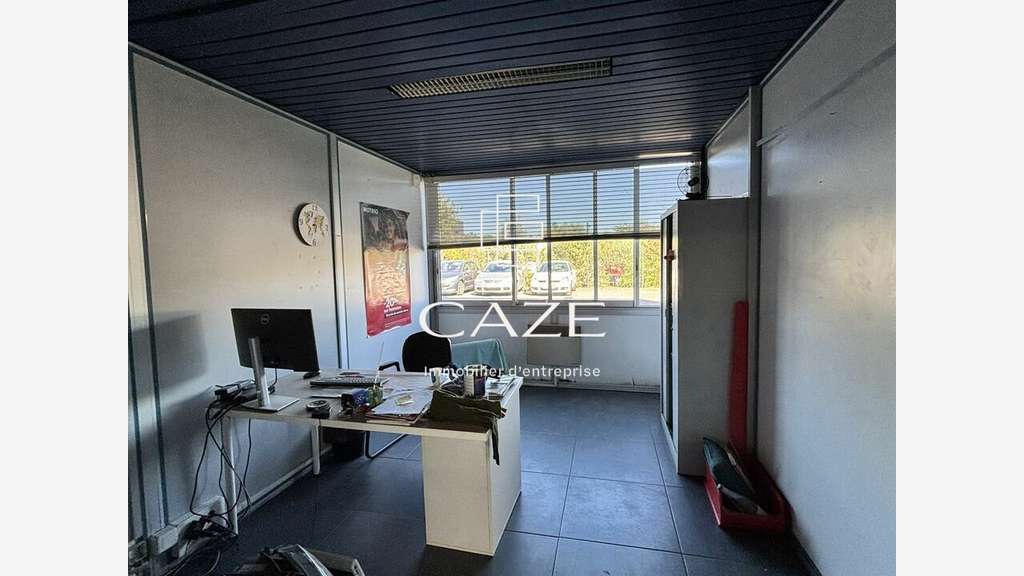 A louer bâtiment 800m² en zone d'activité Latresne