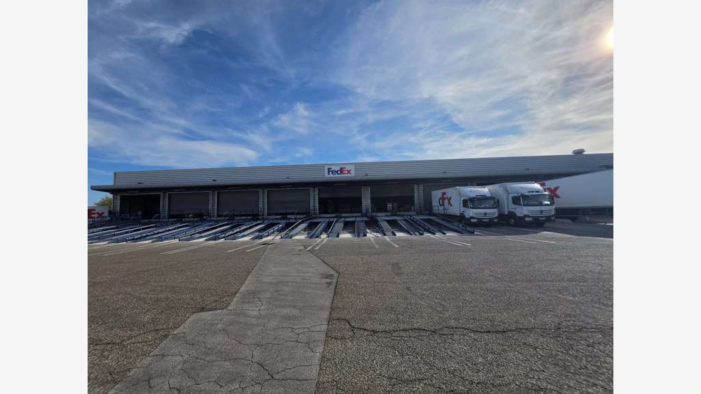 Entrepôt logistique de 2 180 m² à louer – Zone Act