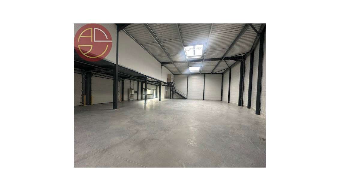 A louer entrepôt 1557m² à Launaguet