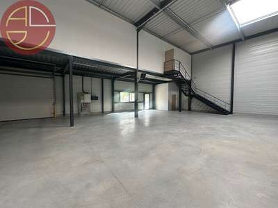 A louer entrepôt 673m² un parc neuf à Launaguet