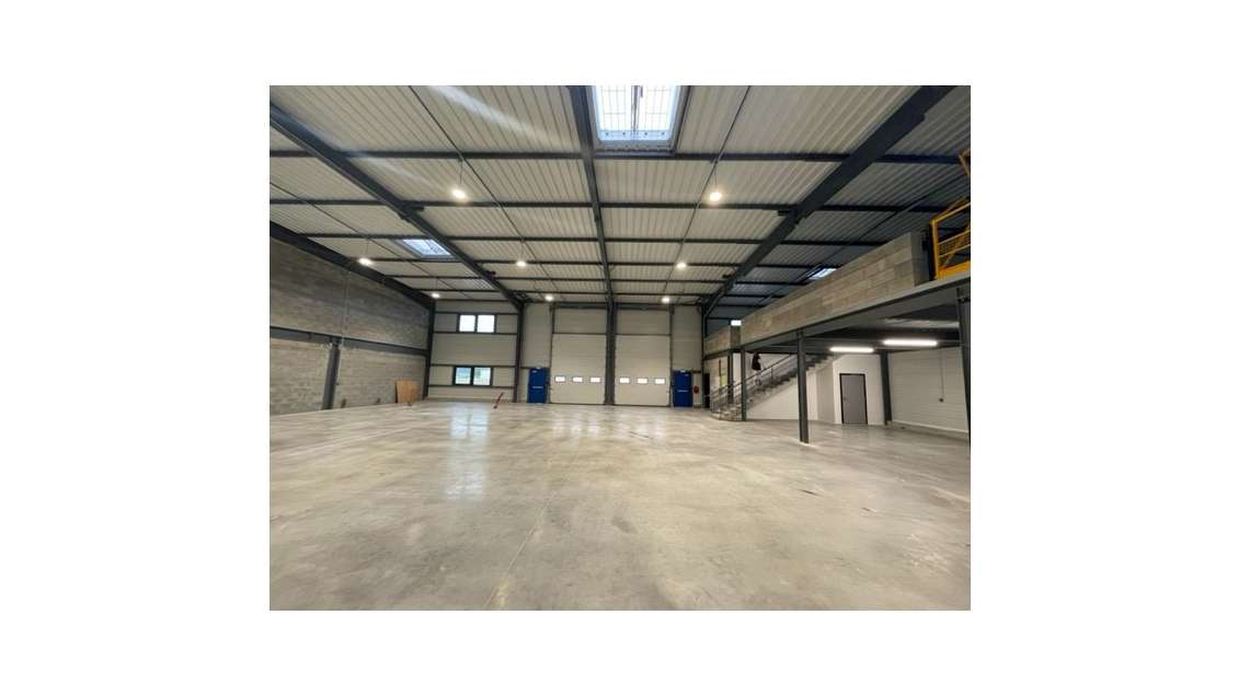 A louer cellules neuves à partir de 182m² à Laval