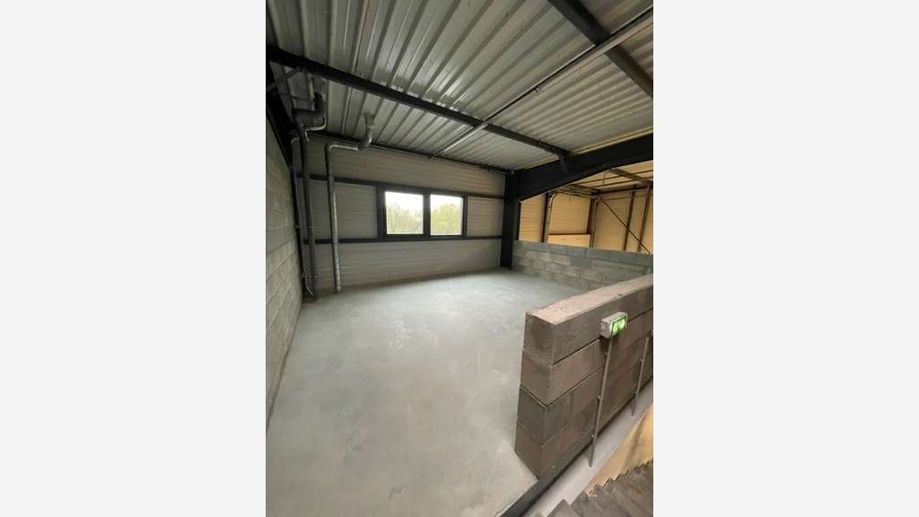 A louer cellules neuves à partir de 182m² à Laval