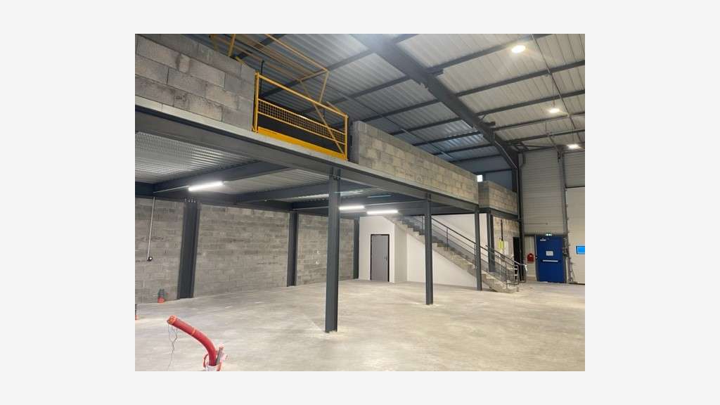 A louer cellules neuves à partir de 182m² à Laval