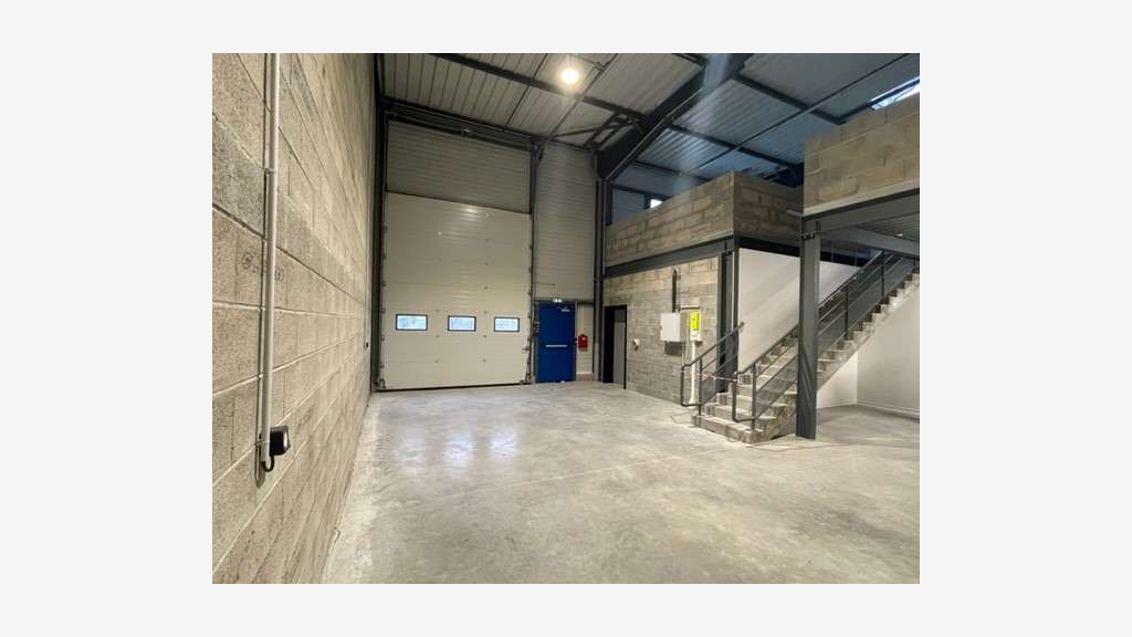 A louer cellules neuves à partir de 182m² à Laval