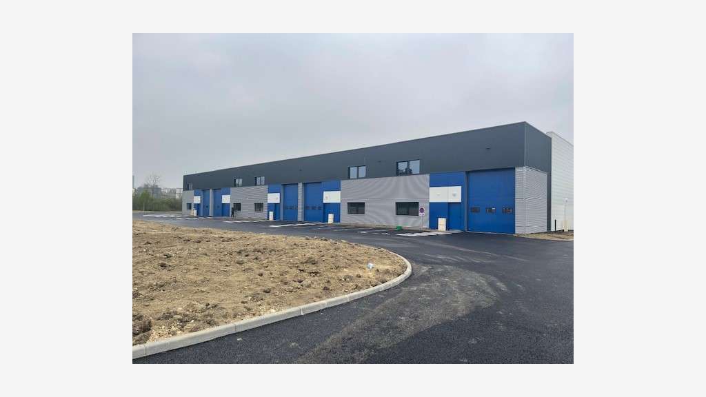A louer cellules neuves à partir de 182m² à Laval