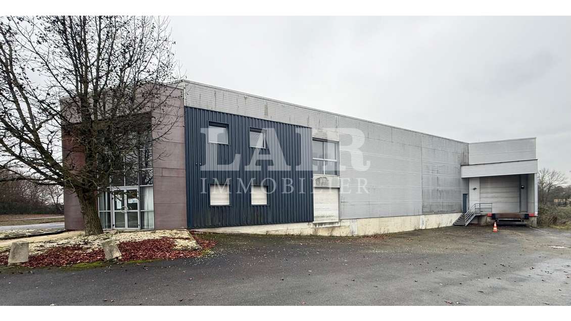 A louer bâtiment industriel logistique 5304m²Laval