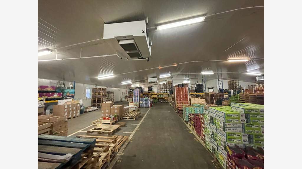 A louer entrepôt avec bureaux 1700m² à Laval