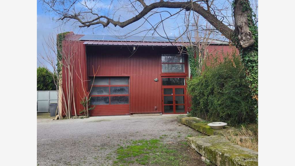 LOCAL ACTIVITE - INDEPENDANT - LAVERUNE