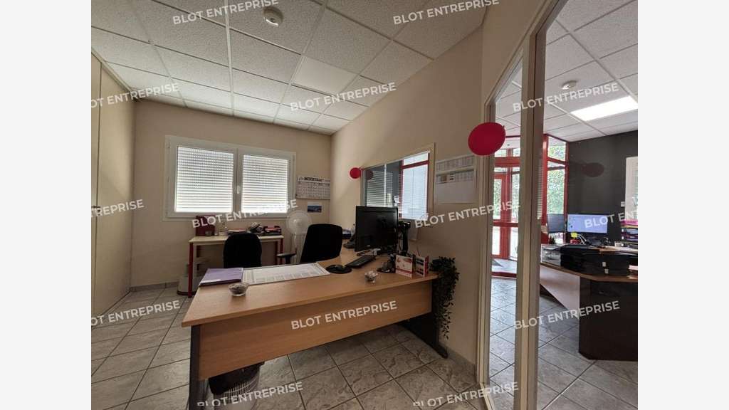 Loue local activité 1500m² Le Bignon proche péage