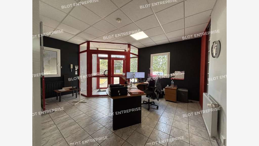 Loue local activité 1500m² Le Bignon proche péage