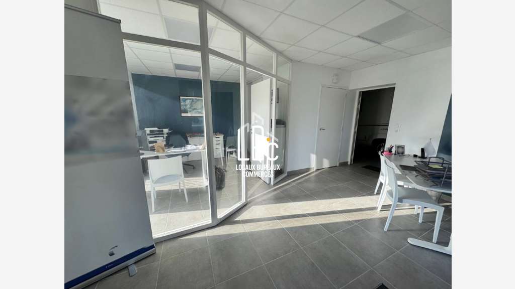 Local d'activités 360m² à louer Le Bignon