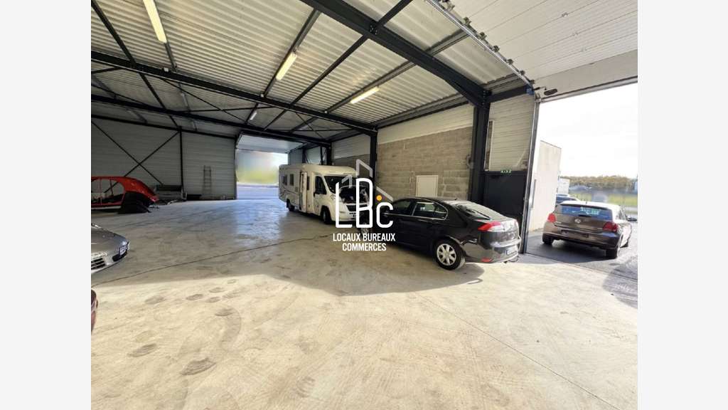 Local d'activités 360m² à louer Le Bignon
