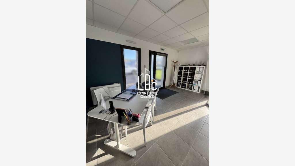 Local d'activités 360m² à louer Le Bignon