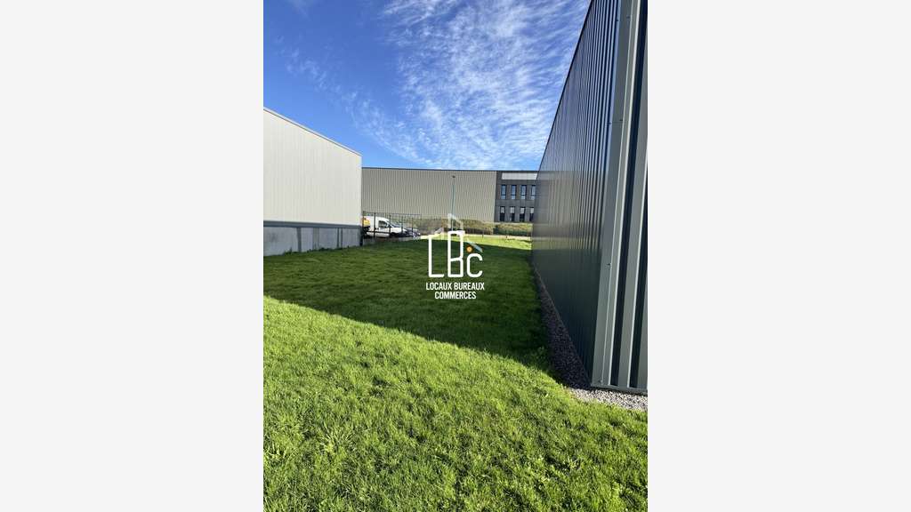 Local d'activités 360m² à louer Le Bignon