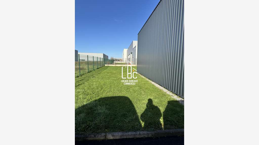 Local d'activités 360m² à louer Le Bignon