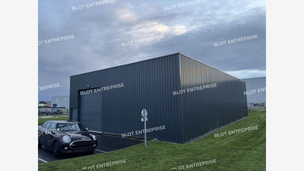 A louer locaux d'activités 360m² au Bignon