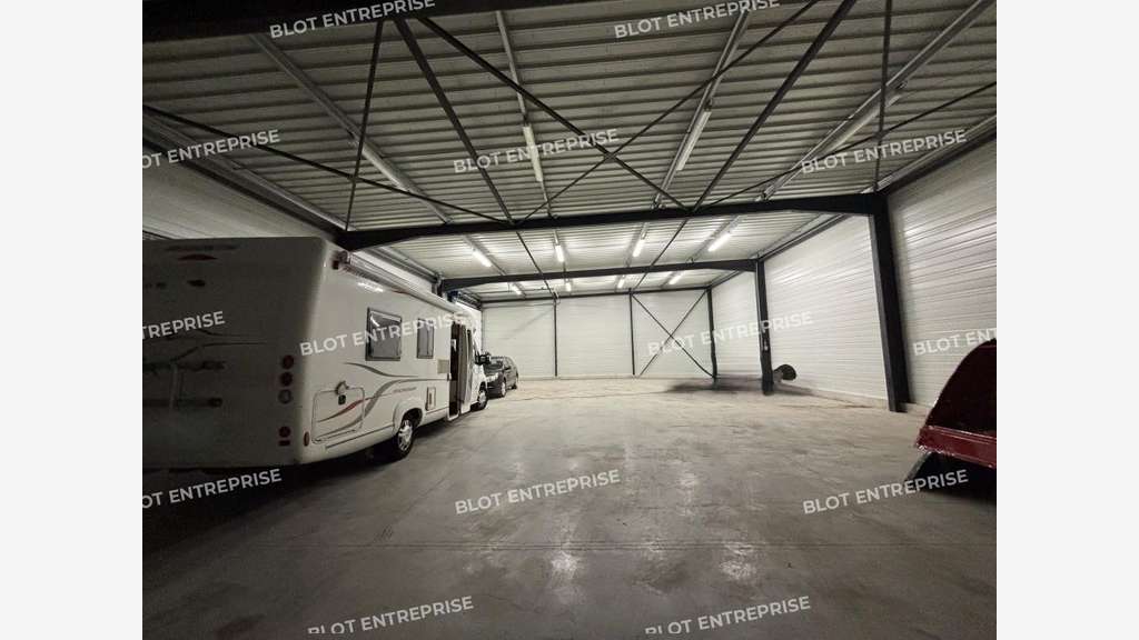 A louer locaux d'activités 360m² au Bignon