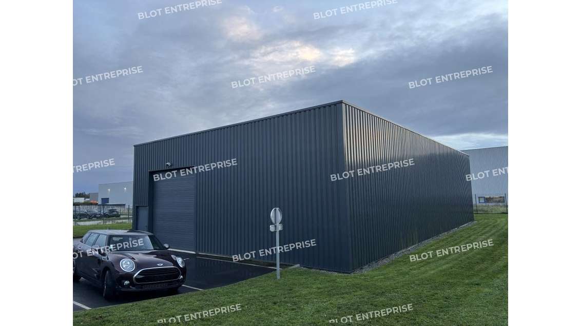 A louer locaux d'activités 360m² au Bignon