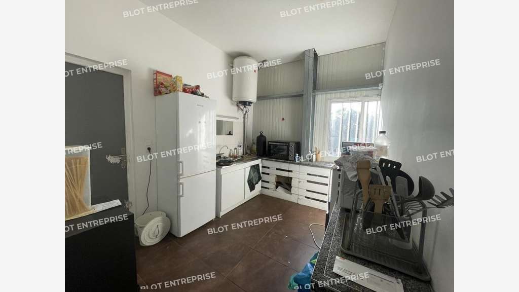 A louer locaux d'activités 150m² Le Bignon