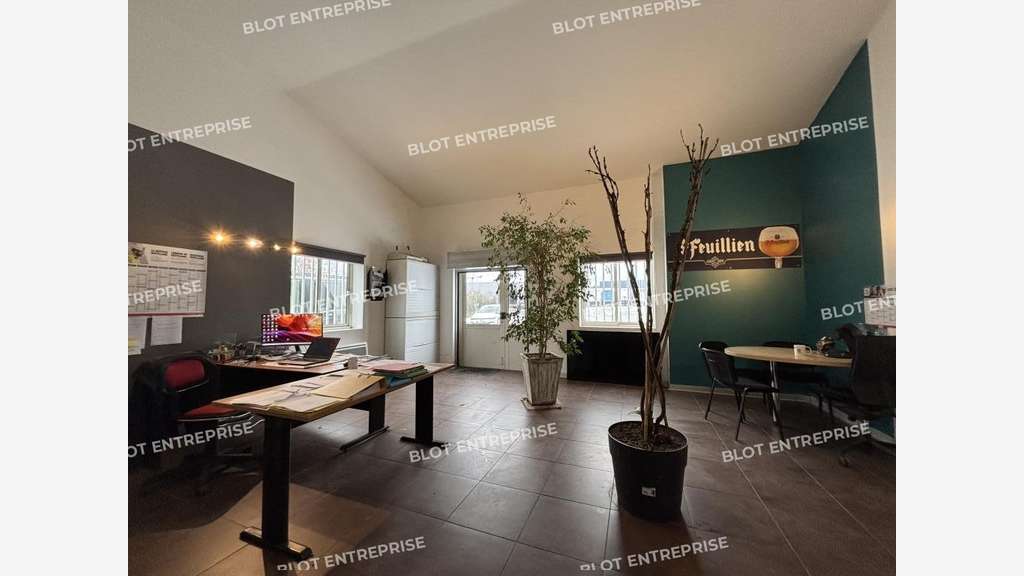 A louer locaux d'activités 150m² Le Bignon