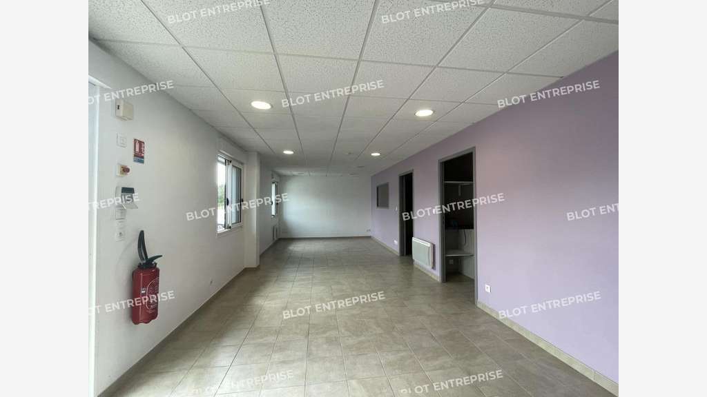 A LOUER - LOCAL D'ACTIVITES - 616 M² - LE BIGNON