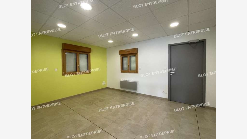 A LOUER - LOCAL D'ACTIVITES - 616 M² - LE BIGNON