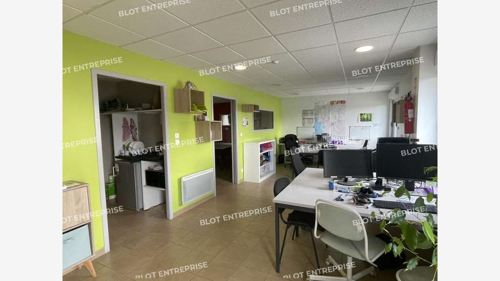 A LOUER - LOCAL D'ACTIVITES - 616 M² - LE BIGNON