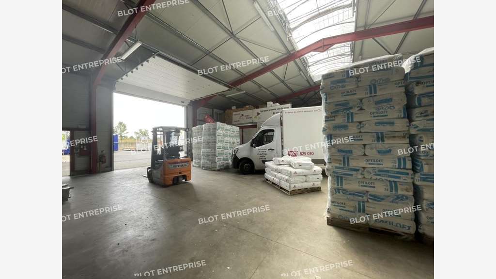 A LOUER - LOCAL D'ACTIVITES - 616 M² - LE BIGNON