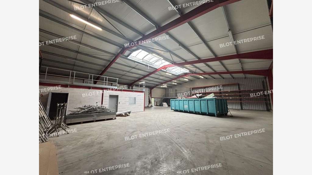 A LOUER - LOCAL D'ACTIVITES - 616 M² - LE BIGNON