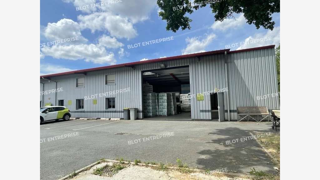 A LOUER - LOCAL D'ACTIVITES - 616 M² - LE BIGNON