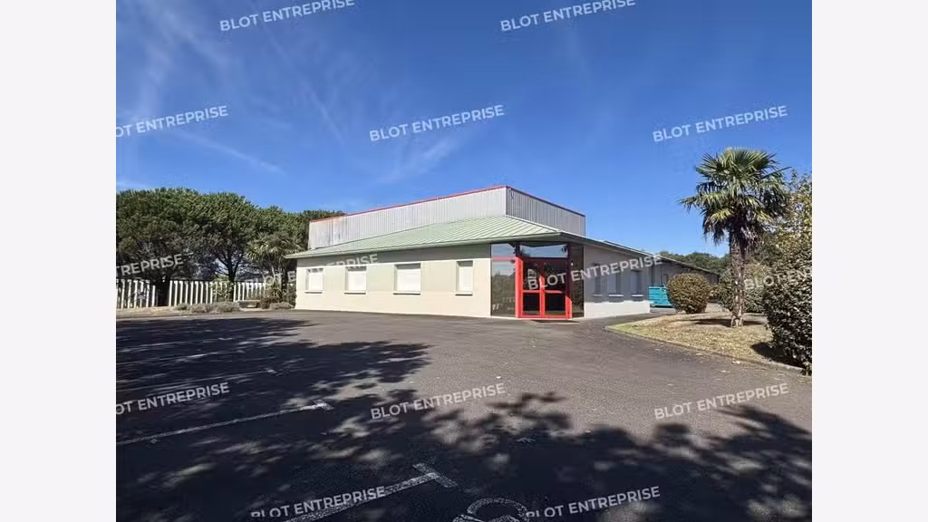 À LOUER - LOCAUX D'ACTIVITÉS - 1 632 M² - LE BI