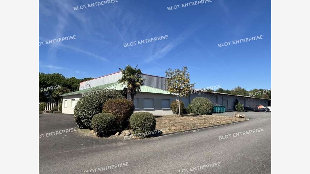 À LOUER - LOCAUX D'ACTIVITÉS - 1 016 M² - LE BI