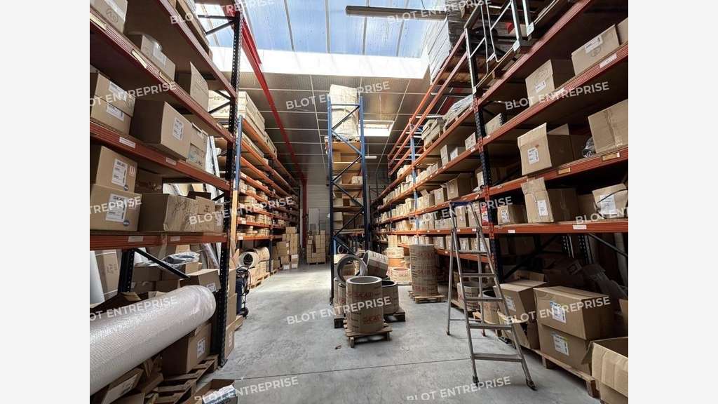 À LOUER - LOCAUX D'ACTIVITÉS - 1 016 M² - LE BI