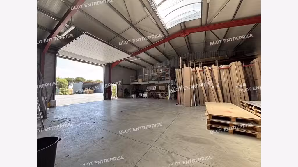 À LOUER - LOCAUX D'ACTIVITÉS - 1 016 M² - LE BI
