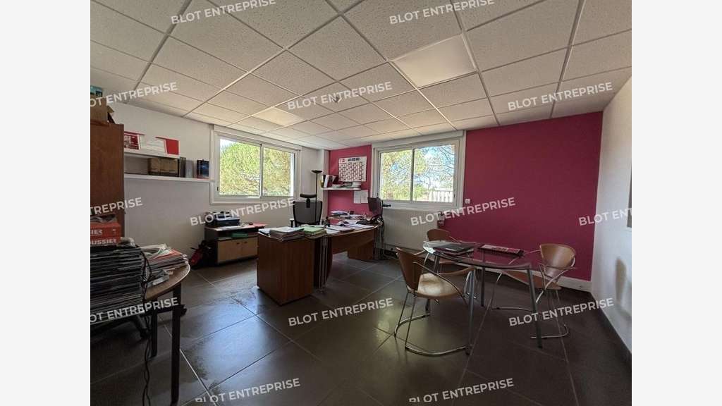 À LOUER - LOCAUX D'ACTIVITÉS - 1 016 M² - LE BI