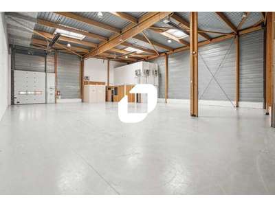 Location Locaux d'activités - Entrepôts au Bourget