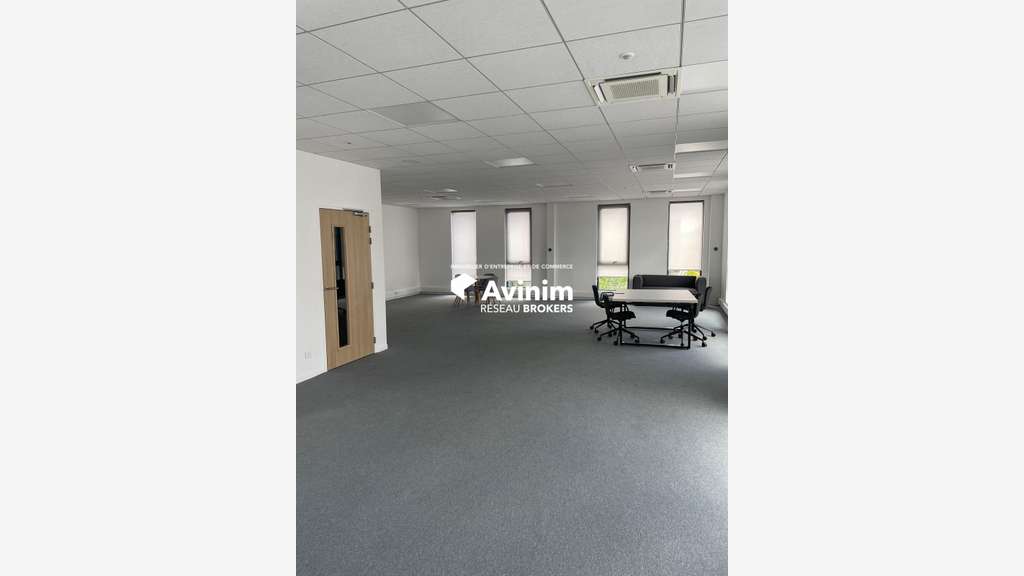 A louer local d'activité 1302m² ZI Le Bourget