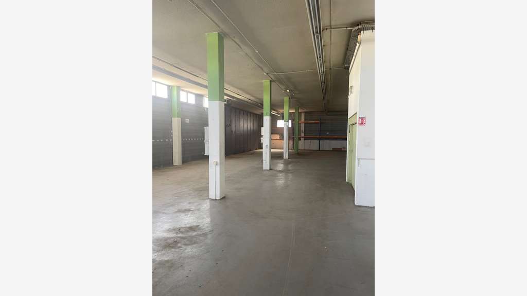 Rare à louer bâtiment indépendant 2900m² au Cannet