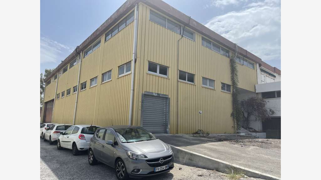 Rare à louer bâtiment indépendant 2900m² au Cannet