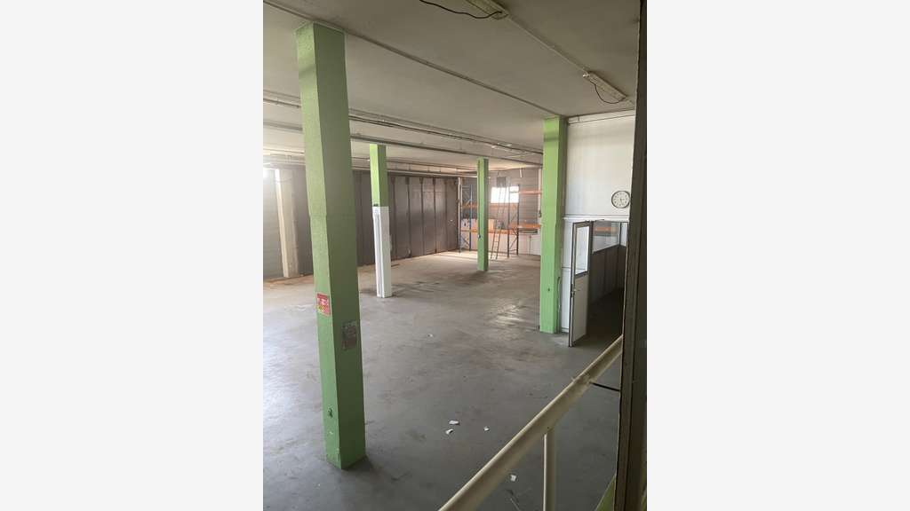 Rare à louer bâtiment indépendant 2900m² au Cannet