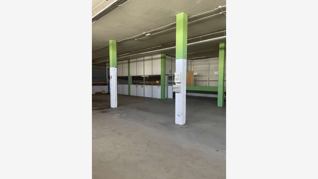 Rare à louer bâtiment indépendant 2900m² au Cannet