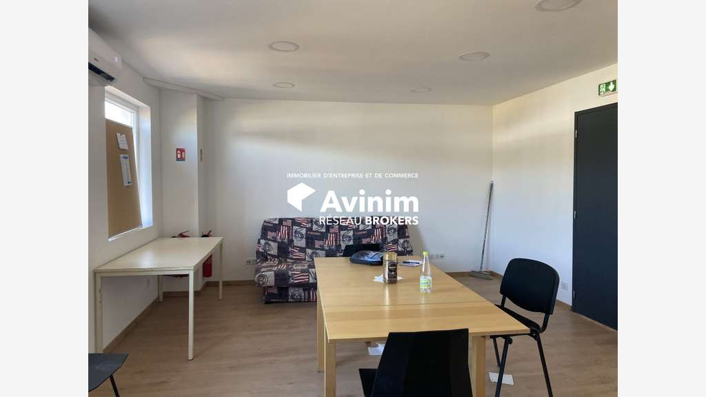 Loue local professionel 255m² au Cannet des Maures